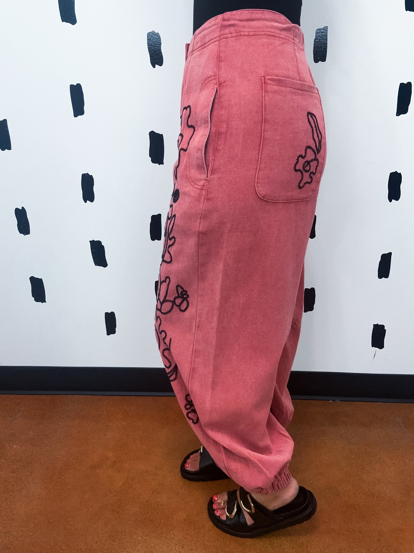 Dried Apple Floral Embroidered Pattern Pants