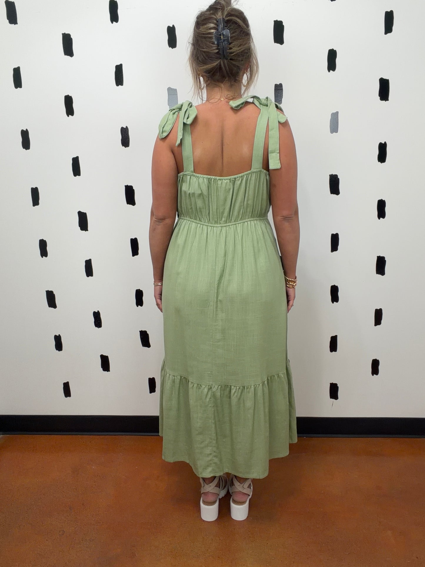 Sage Embroidery Detail Midi Sleeveless Dress