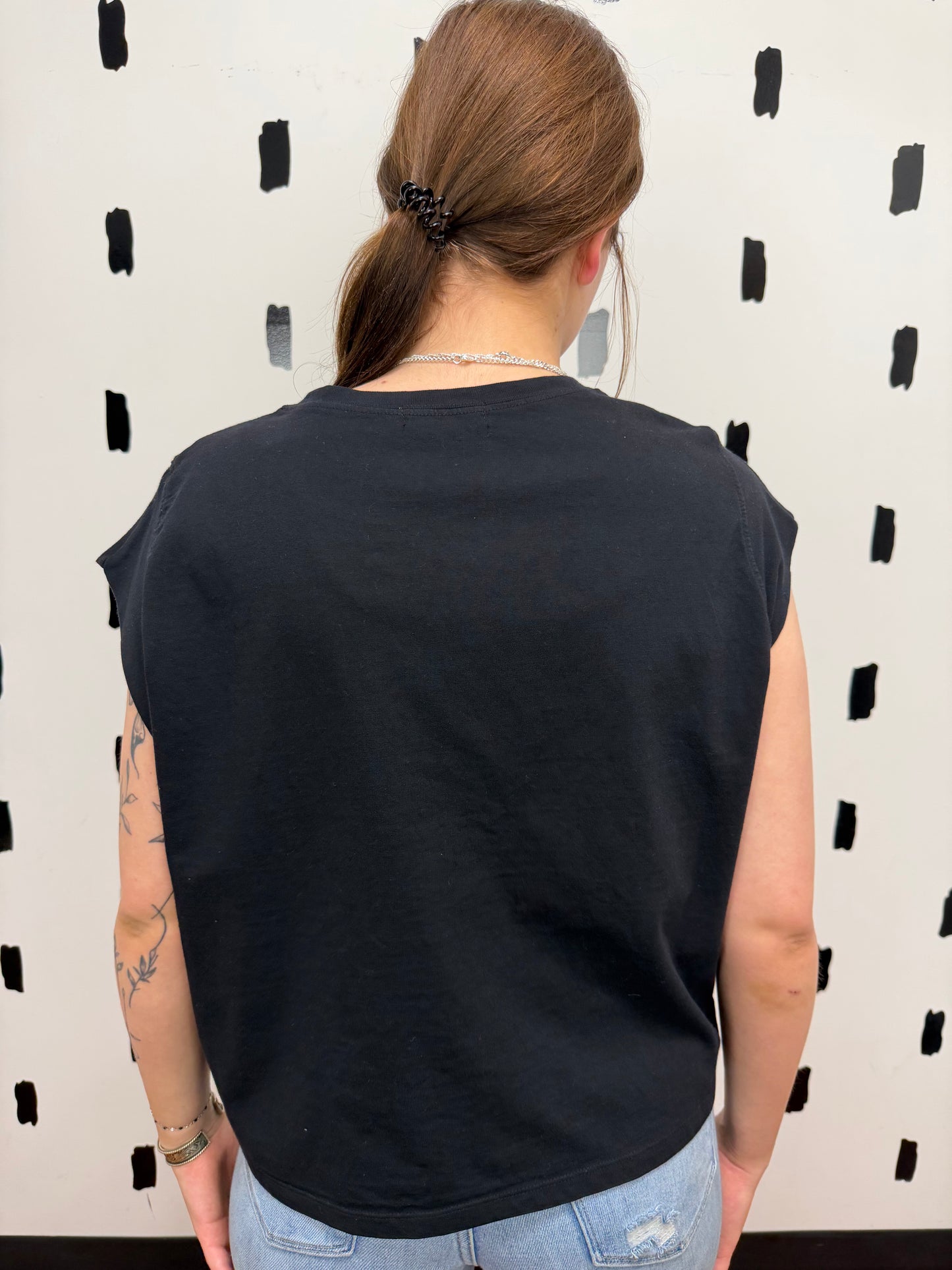Black Sleeveless Round Neck Tee