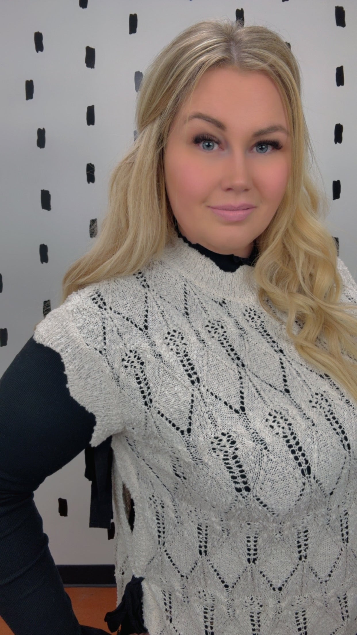 Bow Scalloped Trim Vest