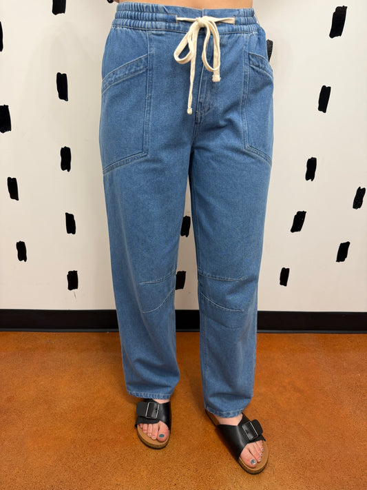 Med Wash Elastic Waist Denim Pants