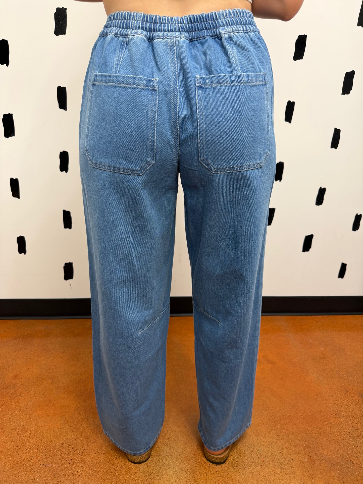 Med Wash Elastic Waist Denim Pants