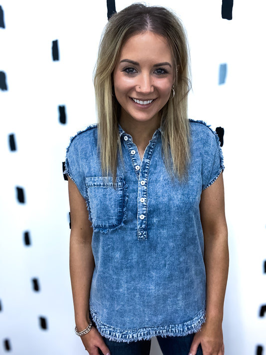 Lt.Denim Fray Detail Short Sleeve Top